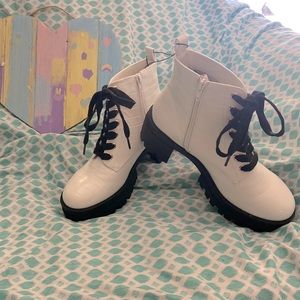 🆕🆒! Forever 21 Fresh White PU patent ankle booties BRAND NEW W/TAGS!!